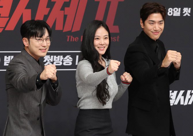 배우 서현우(왼쪽부터)와 김형서, 성준이 8일 서울 양천구 SBS에서 진행된 SBS 새 금토드라마 ‘열혈사제2’ 제작발표회에서 포즈를 취하고 있다.(사진=뉴스1)