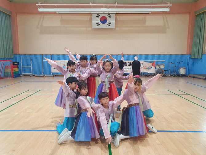 K-POP 댄스 수업 진행 모습. (사진 제공=영오초)