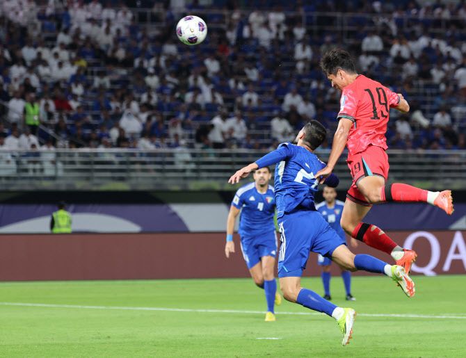 14일 오후(현지시간) 쿠웨이트 자베르 알 아흐메드 국제 경기장에서 열린 2026 북중미 월드컵 아시아지역 3차 예선 B조 5차전 한국과 쿠웨이트의 경기. 대한민국 오세훈이 첫 골을 넣고 있다. 사진=연합뉴스