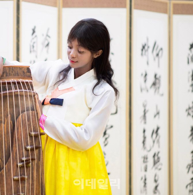 카메룬 출신 아쟁 연주자 최은지. (사진=국가유산진흥원)