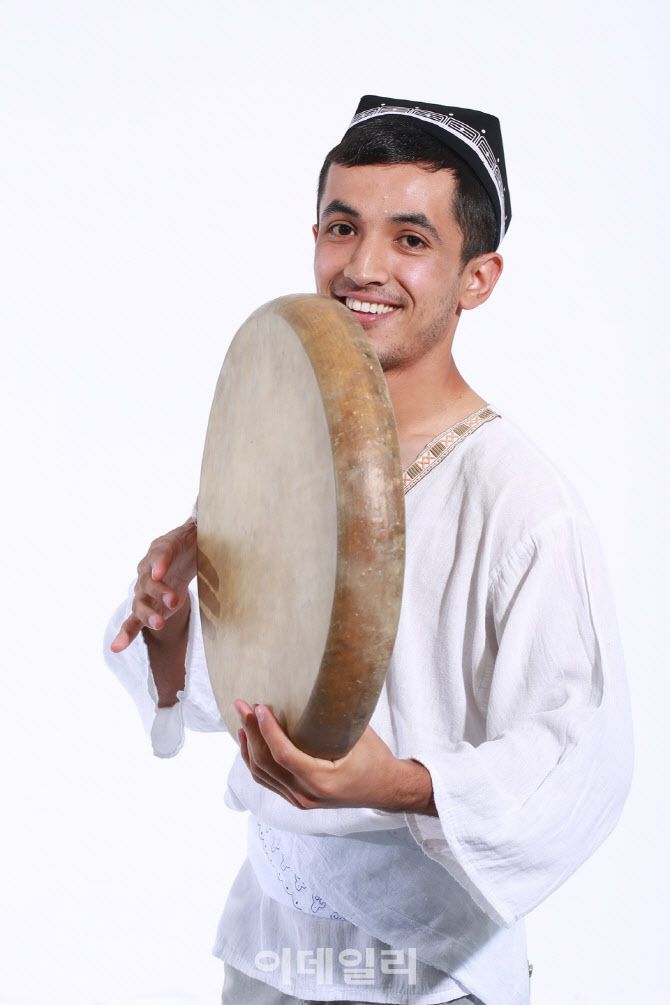 우즈베키스탄 출신 팀 토런의 다브로노브 샤흐버즈. (사진=국가유산진흥원)