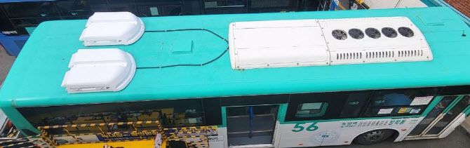 미세먼지 저감 장치가 설치된 버스.(사진=의정부시 제공)