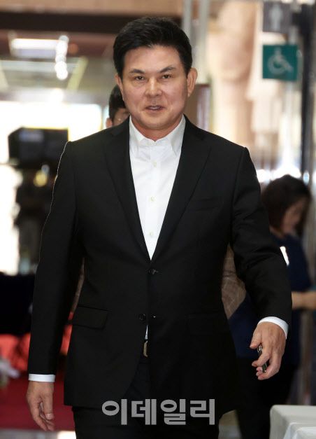 김태호 국민의힘 의원이 31일 오후 서울 여의도 국회 원내대표실에서 열린 원내대표주재 비공개 중진회의에 참석하고 있다. (사진 = 뉴시스)