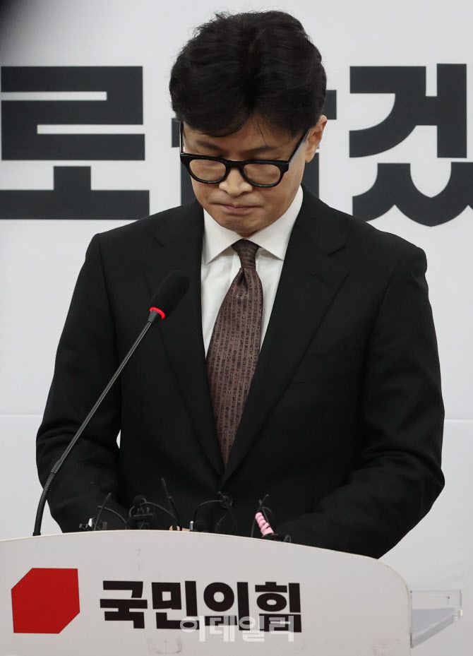 [이데일리 노진환 기자] 한동훈 국민의힘 당대표가 16일 오전 서울 여의도 국회에서 당대표직 사퇴 발표 기자회견을 하고 있다.