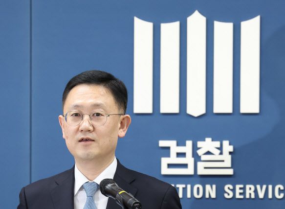 박세현 검찰 비상계엄 특별수사본부 본부장(서울고검장)이 지난 8일 오후 서울 서초구 서울고검 기자실에서 수사 관련 브리핑을 열고 모두발언을 하고 있다. (사진=연합뉴스)