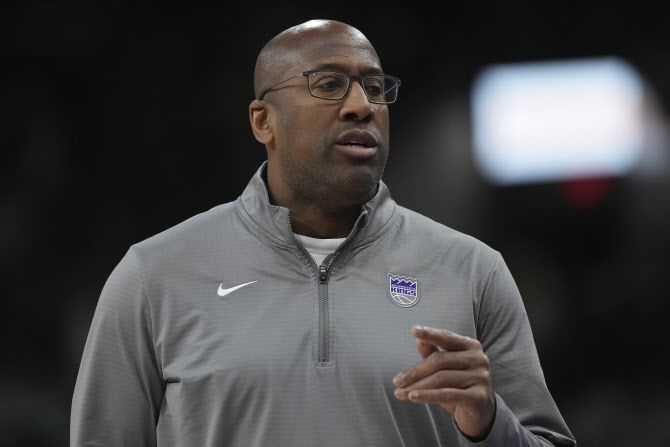 성적 부진으로 전격 경질된 마이크 브라운 새크라멘코 킹스 감독, 사진=AP PHOTO