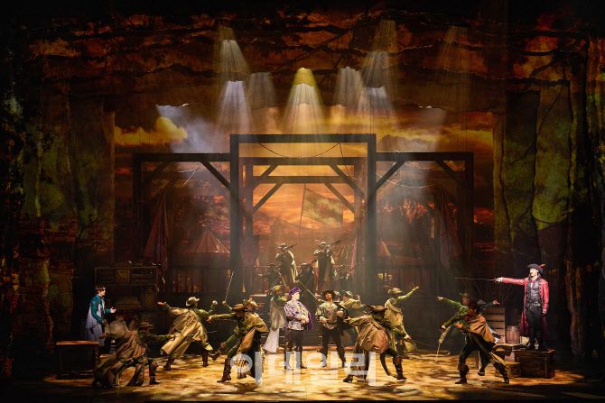 (사진=RG컴퍼니, CJ ENM)