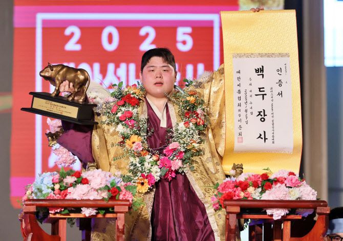 설날 대회 백두장사에 등극한 김민재. 사진=대한씨름협회