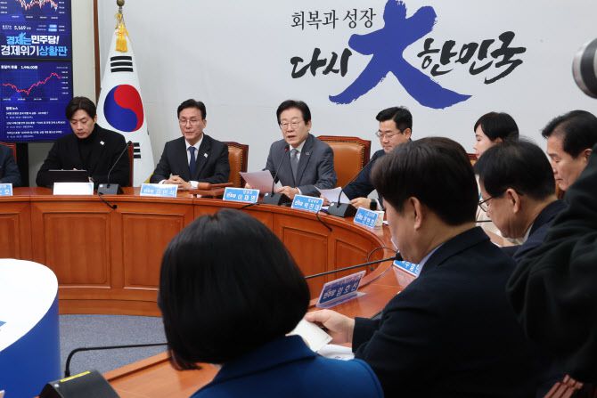 이재명 더불어민주당 대표가 31일 서울 여의도 국회에서 열린 최고위원회의에서 발언하고 있다.(사진=연합뉴스)