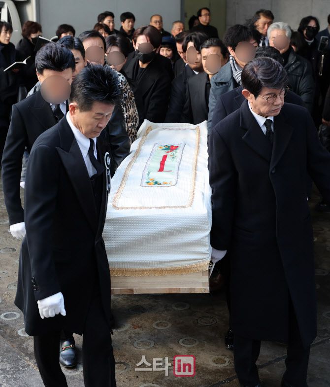 고 송대관의 영결식이 9일 서울 종로구 서울대학교병원 장례식장에서 엄수되고 있다.(사진=방인권 기자)