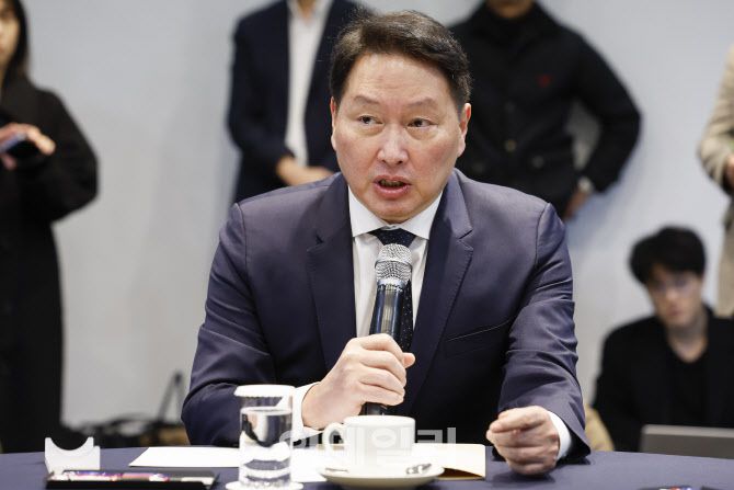 최태원 대한상공회의소 회장이 12일 서울 중구 대한상공회의소에서 열린 경제원로 초청 간담회에서 모두발언 하고 있다. (사진=방인권 기자)