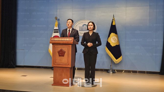 김상욱 국민의힘 의원이 14일 서울 여의도 국회소통관에서 울산시당위원장 자진 사퇴 의사를 표명했다.[사진=이데일리 박민]