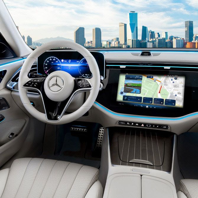 메르세데스-벤츠 ‘E 350 e 4MATIC 위드 EQ 하이브리드 테크놀로지’의 티맵 오토 (사진=메르세데스-벤츠 코리아)