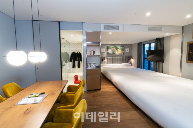 라이즈 호텔·미스치프가 협업한 큐레이터 스위트룸 (사진=라이즈호텔)