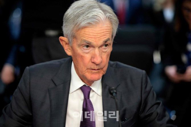 제롬 파월 미국 연방준비제도(연준) 의장이 11일(현지시간) 상원 은행위원회에 출석해 증언하고 있다. 파월 의장은 연준이 금리 인하를 서두를 필요가 없다고 밝혔다. (사진=AFP 연합뉴스)