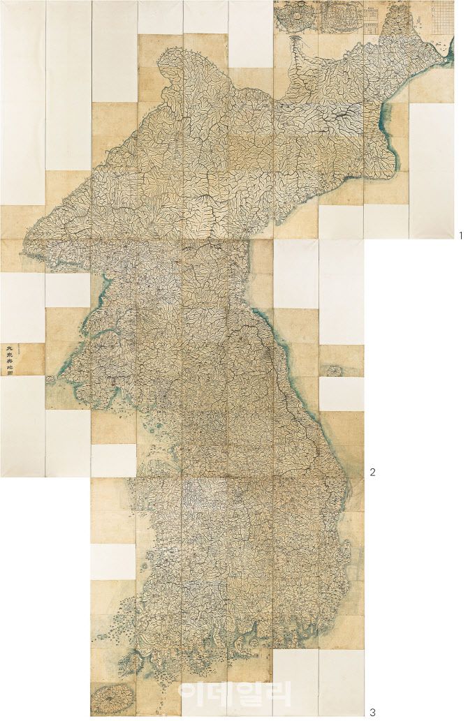 서울옥션 ‘제182회 미술품 경매’에 나온 김정호의 ‘대동여지도’(1861). 병풍 형태로 제작한 3점(북부·중부·남부)을 펼쳐 연결한 전국도다. 가로가 4m에 달하고, 세로가 6m를 넘긴다. 추정가는 3억 2000만∼10억원(사진=서울옥션).