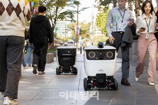 우아한형제들의 자율주행 배달 로봇 ‘딜리’의 모습 (사진=우아한형제들)