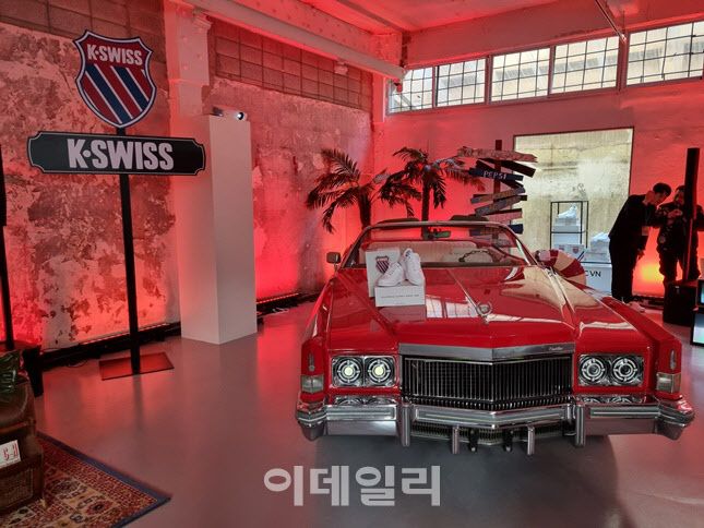 팝업 매장에는 브랜딩 아카이브 포토존도 마련되어 있다. (사진=한전진 기자)