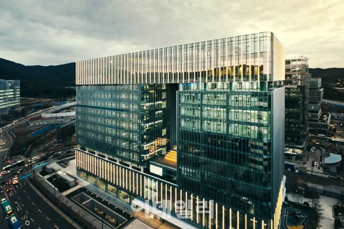 최근 입주를 마친 놀유니버스 판교 사옥 ‘텐엑스’(10X) 전경. ‘여행과 여가를 10배 더 쉽게 만들겠다’는 목표를 담았다.(사진=놀유니버스)