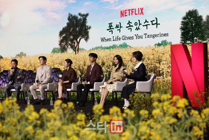 김원석 감독(왼쪽부터), 배우 박해준, 문소리, 아이유, 박보검(사진=노진환 기자)