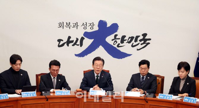 이재명 더불어민주당 대표가 5일 오전 서울 여의도 국회에서 열린 최고위원회의에서 발언을 하고 있다.(사진=뉴시스)