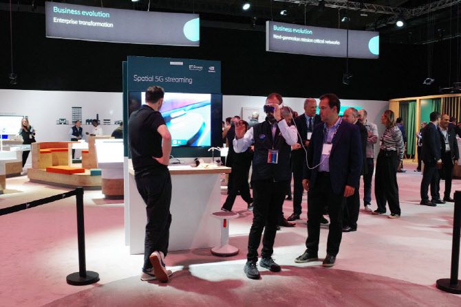 애플 비전 프로와 5G 단독모드(SA)를 결합해 자동차 가상 쇼룸을 전시한 엔비디아.