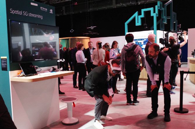 애플 비전 프로와 5G 단독모드(SA)를 결합해 자동차 가상 쇼룸을 전시한 엔비디아.