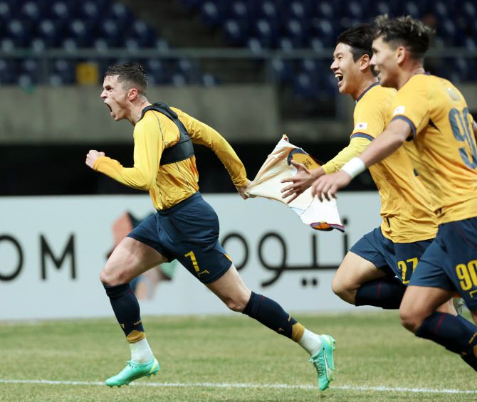12일 광주월드컵경기장에서 열린 아시아축구연맹(AFC) 챔피언스리그엘리트(ACLE) 광주FC와 비셀 고베의 16강 2차전. 광주 아사니가 연장 후반전에 슛을 성공시키고 기뻐하고 있다. 사진=연합뉴스