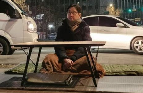 무기한 단식 농성 중인 김경수 전 경남도지사(사진=김 전 지사 페이스북 캡처)