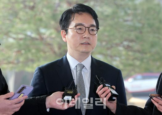 심우정 검찰총장이 10일 서울 서초동 대검찰청으로 출근을 하며 취재진의 질문에 답하고 있다. (사진=방인권 기자)