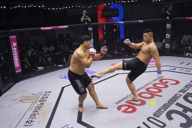 권아솔과 타이세이. 사진=ROAD FC