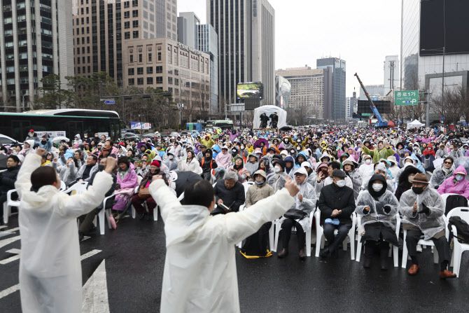 16일 서울 세종로사거리 인근에서 사랑제일교회 광화문 주일예배가 열리고 있다. (사진=연합뉴스)