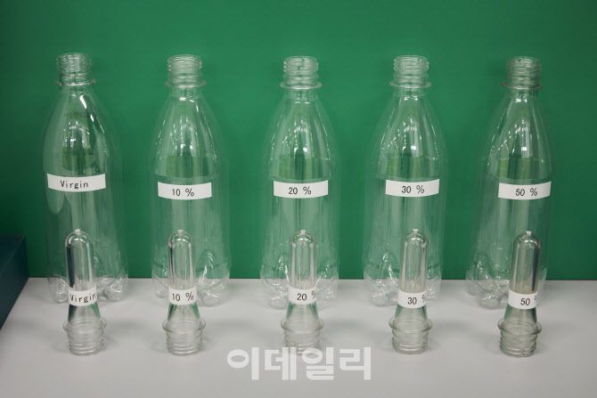 재활용 페트칩의 비율별 페트병(사진=삼양에코테크 제공)
