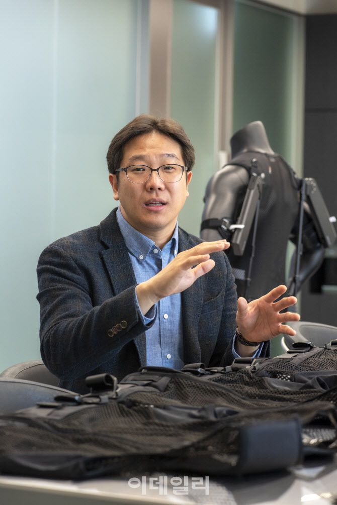 김종우 현대자동차그룹 R&D본부 로보틱스사업 1팀장이 지난 11일 서울 성수동 팩토리얼 성수에서 인터뷰를 진행하고 있다. (사진=현대차그룹 제공)