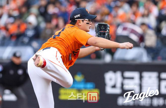 한화이글스 마무리투수 김서현이 마운드 위에서 공을 뿌리고 있다. 사진=한화이글스