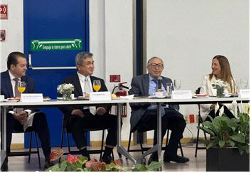 멕시코 보건장관과 헬스온클라우드 대표 미팅. 사진 왼쪽부터 루이스 헤레라 몬테레이의대 총괄학장, 전상훈 헬스온클라우드 대표, 데이비드 칼세노비치 멕시코 연방보건장관.