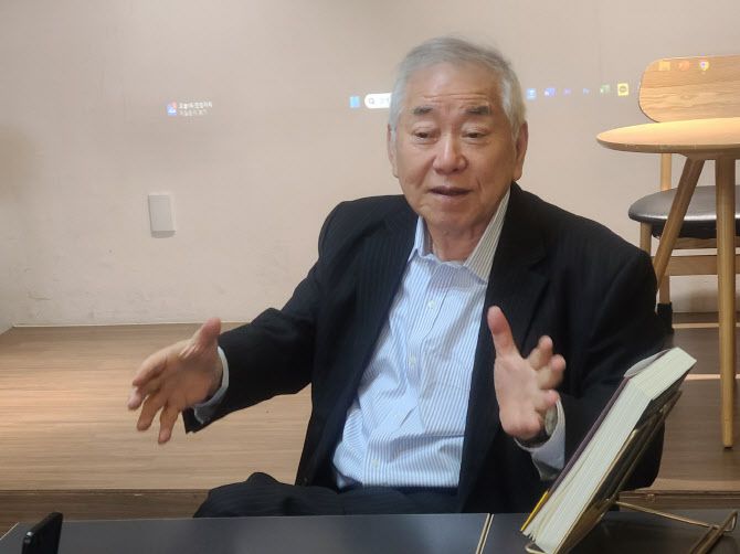 문정인(74) 연세대 명예특임교수가 31일 서울 안국동 한 카페에서 열린 신간 ‘미국 외교는 왜 실패하는가’(메디치미디어) 출간 간담회에서 발언하고 있다(사진=김미경 기자).