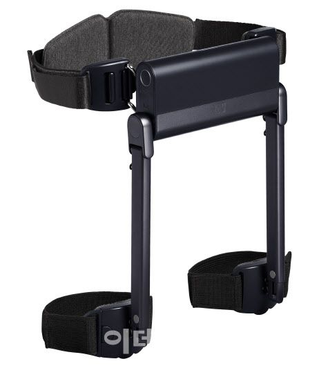 위로보틱스의 개인용 보행보조 웨어러블 로봇 ‘윔(WIM)’ 제품 모습.(사진=위로보틱스)