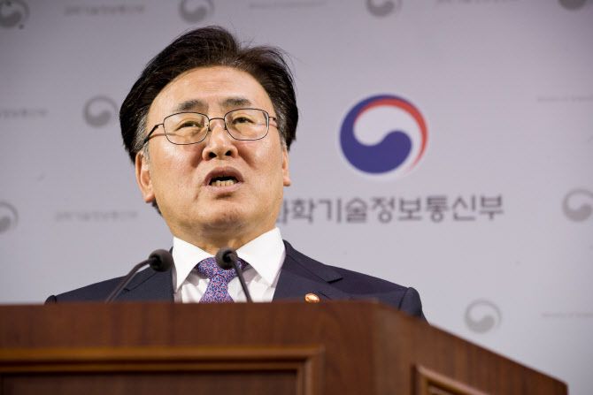 유상임 과학기술정보통신부 장관이 7일 오전 세종특별자치시 정부세종청사 기자실에서 ‘2025년도 과기정통부 핵심과제 3월 실적 및 4월 계획’을 브리핑 하고 있다.(사진=과학기술정보통신부 대변인실 이영규)