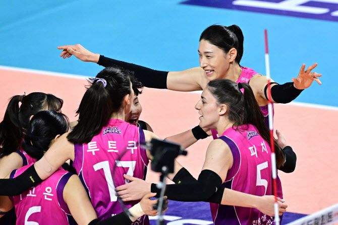 6년 만에 통합우승을 달성한 흥국생명. 사진=KOVO