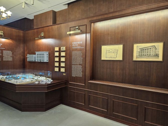 ‘더 헤리티지’ 4층에 있는 신세계백화점 차원의 전시관. (사진=김정유 기자)