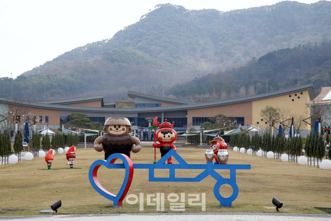 전북 순창의 순창발효문화테마파크에 조성한 마스코트