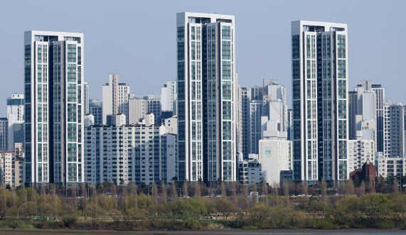 서울 한강 인근에서 바라본 서초구 아파트의 모습.(사진=연합뉴스)