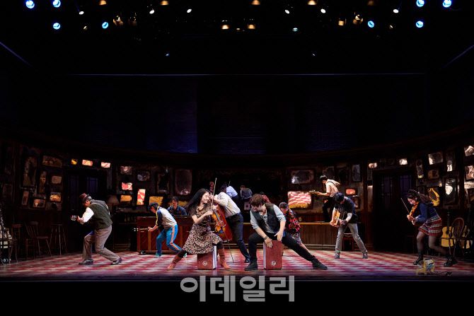 뮤지컬 ‘원스’의 한 장면. (사진=신시컴퍼니)