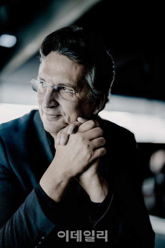 지휘자 미하엘 잔데를링. (사진=KBS교향악단)