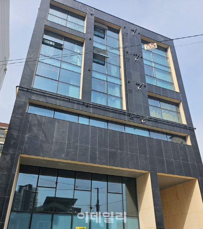 은평구 구산동 550번지에 지어진 초행지붕 구산 전경. (사진=최영지 기자)