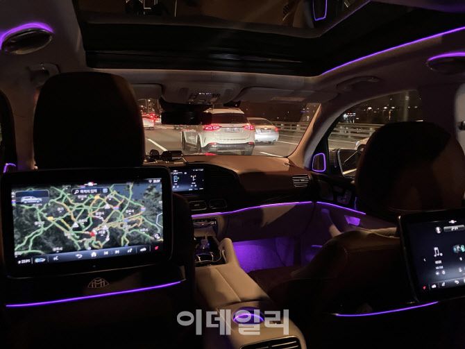 ‘메르세데스-마이바흐 GLS 600 4MATIC 마누팍투어’ 내부 조명(사진=정병묵 기자)