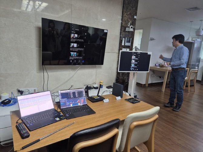 LG유플러스 대전 R&D센터 내 마련된 홈 무선환경 실험실. 25평 아파트를 모델하우스처럼 만들어 실제 고객 사용 환경을 재현했다.(사진=임유경 기자)