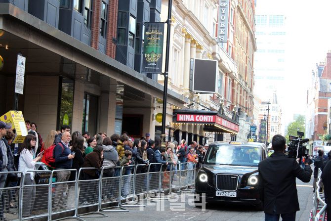 24일(현지시간) 런던 콜리세움 극장 앞에서 뮤지컬 ‘위대한 개츠비’ 웨스트엔드 프로덕션 공연 개막 레드카펫 행사가 진행됐다.(사진=김현식 기자)