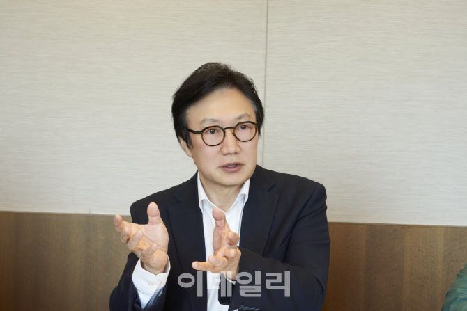 이두희 베테랑소사이어티 대표는 ‘신중년’에게 ‘소비하는 즐거움’과 ‘생산하는 즐거움’을 모두 제공할 수 있는 선순환 구조가 필요하다고 제언했다. (사진=한국문화예술교육진흥원)